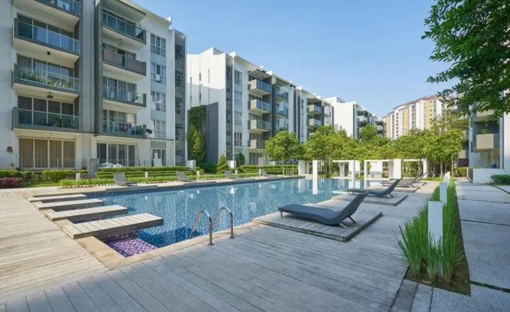 Resort-style community pool with lounge decks by Heavenly Outdoor in Missouri City, TX