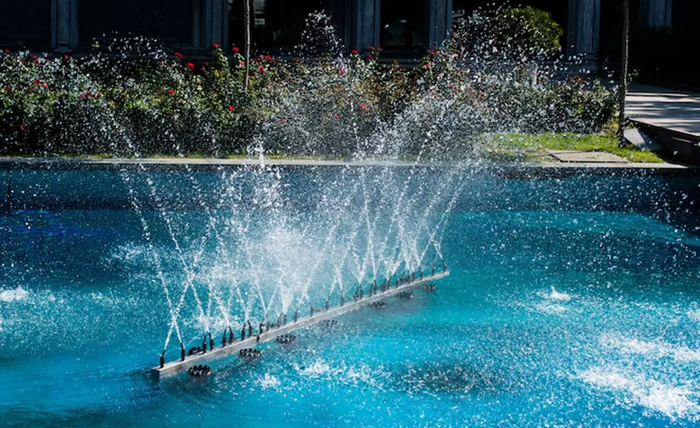 Pool fountain water feature with arching jets by Heavenly Outdoor in Missouri City, TX