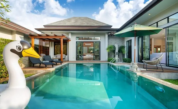 Residential villa pool with covered terrace by Heavenly Outdoor in Richmond, TX